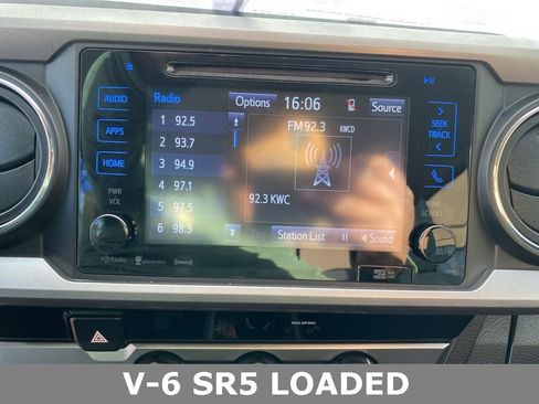 Used 2018 Toyota Tacoma SR5 image 28
