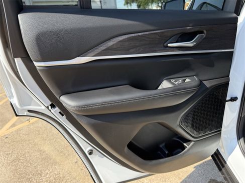 New 2025 Jeep Grand Cherokee Limited w/ Black Appearance Package image 16