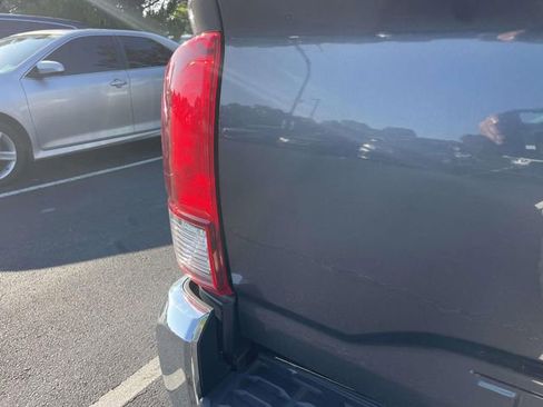 Used 2023 Toyota Tacoma SR5 w/ SR5 Appearance Package RWD image 11
