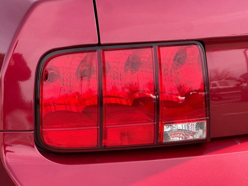 Used 2005 Ford Mustang GT Premium image 44
