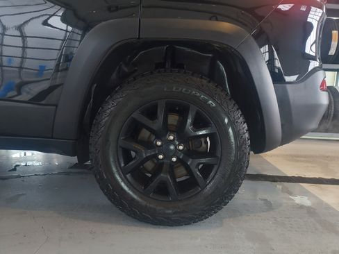 Used 2017 Jeep Cherokee Trailhawk w/ Comfort/Convenience Group image 26