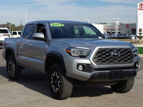 Used 2023 Toyota Tacoma TRD Off-Road image 2