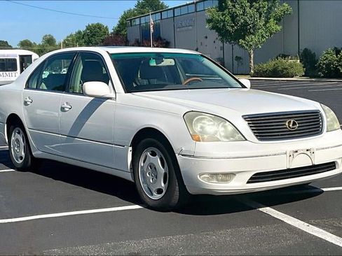 Used 2001 Lexus LS 430 RWD image 2