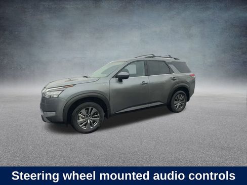 Used 2024 Nissan Pathfinder SV image 11