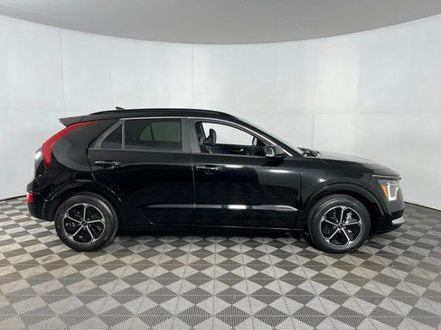 Used 2023 Kia Niro SX image 5