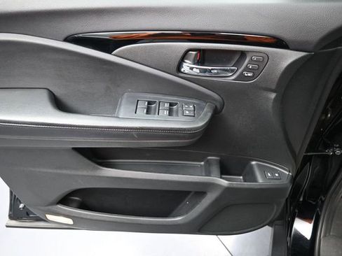 Used 2020 Honda Pilot Touring image 12