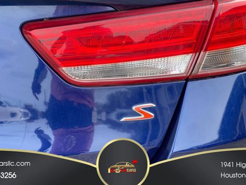 Used 2019 Kia Optima S FWD image 9