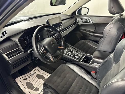Used 2022 Mitsubishi Outlander SE FWD image 3