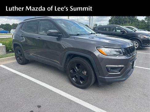 Used 2018 Jeep Compass Latitude FWD image 1