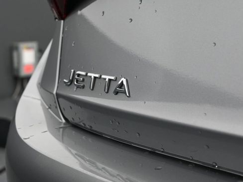 Used 2024 Volkswagen Jetta SE FWD image 13