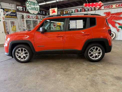 Used 2020 Jeep Renegade Sport w/ Sport Appearance Group image 2