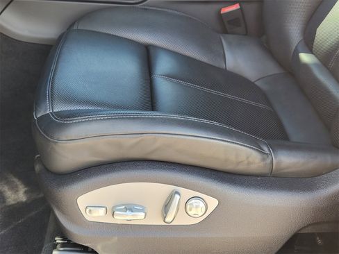 Used 2023 Porsche Macan S w/ Sport Chrono Package image 33