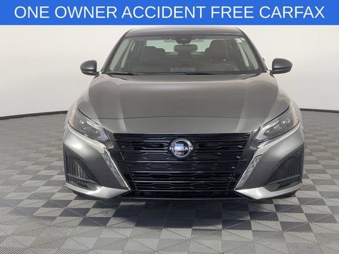 Used 2025 Nissan Altima 2.5 SV FWD image 3