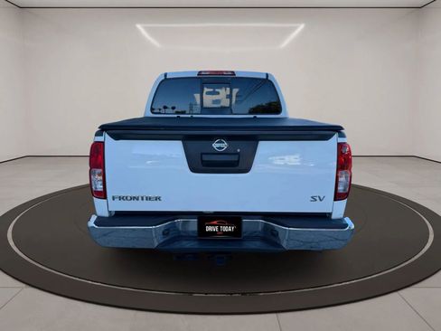 Used 2016 Nissan Frontier SV image 4