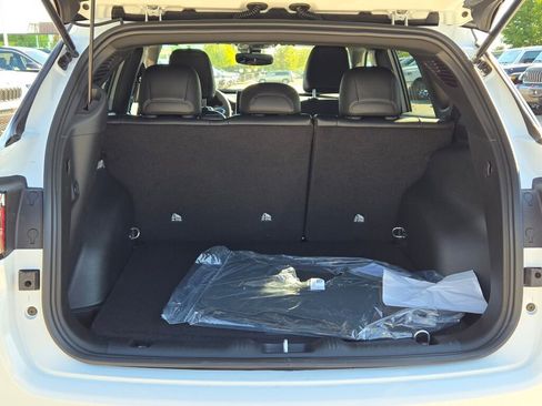 New 2026 Jeep Compass Limited w/ Limited Altitude Pack image 16