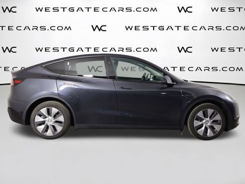 Used 2024 Tesla Model Y Long Range AWD/4WD image 47