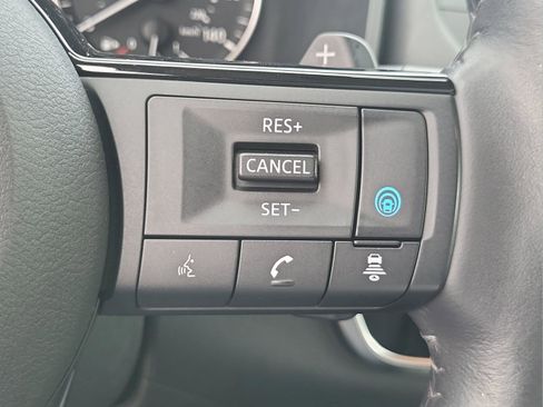 Used 2023 Nissan Rogue SV w/ SV Premium Package image 10