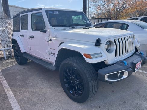 Used 2023 Jeep Wrangler Unlimited Sahara image 3