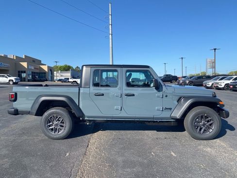 New 2026 Jeep Gladiator Sport AWD/4WD image 8