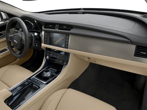 Used 2017 Jaguar XF Premium RWD image 16
