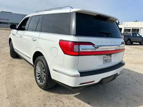 Used 2020 Lincoln Navigator 4WD image 3