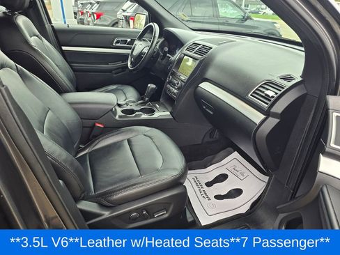 Used 2017 Ford Explorer XLT w/ Equipment Group 202A AWD/4WD image 14