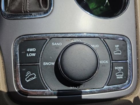 Used 2021 Jeep Grand Cherokee Overland AWD/4WD image 31