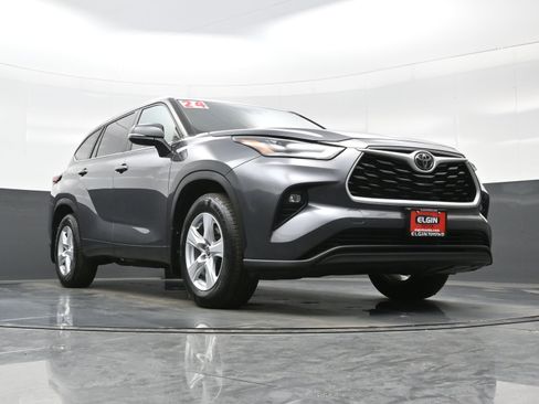 Used 2024 Toyota Highlander LE image 26