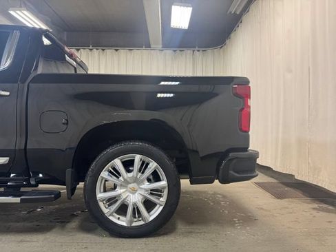 Used 2025 Chevrolet Silverado 1500 High Country w/ High Country Premium Package AWD/4WD image 11