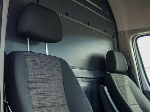 Used 2016 Mercedes-Benz Sprinter 2500 image 33