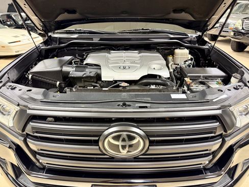 Used 2018 Toyota Land Cruiser w/ Carpet Mat Package AWD/4WD image 34