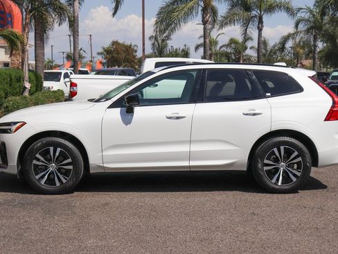 Used 2024 Volvo XC60 B5 Core image 5