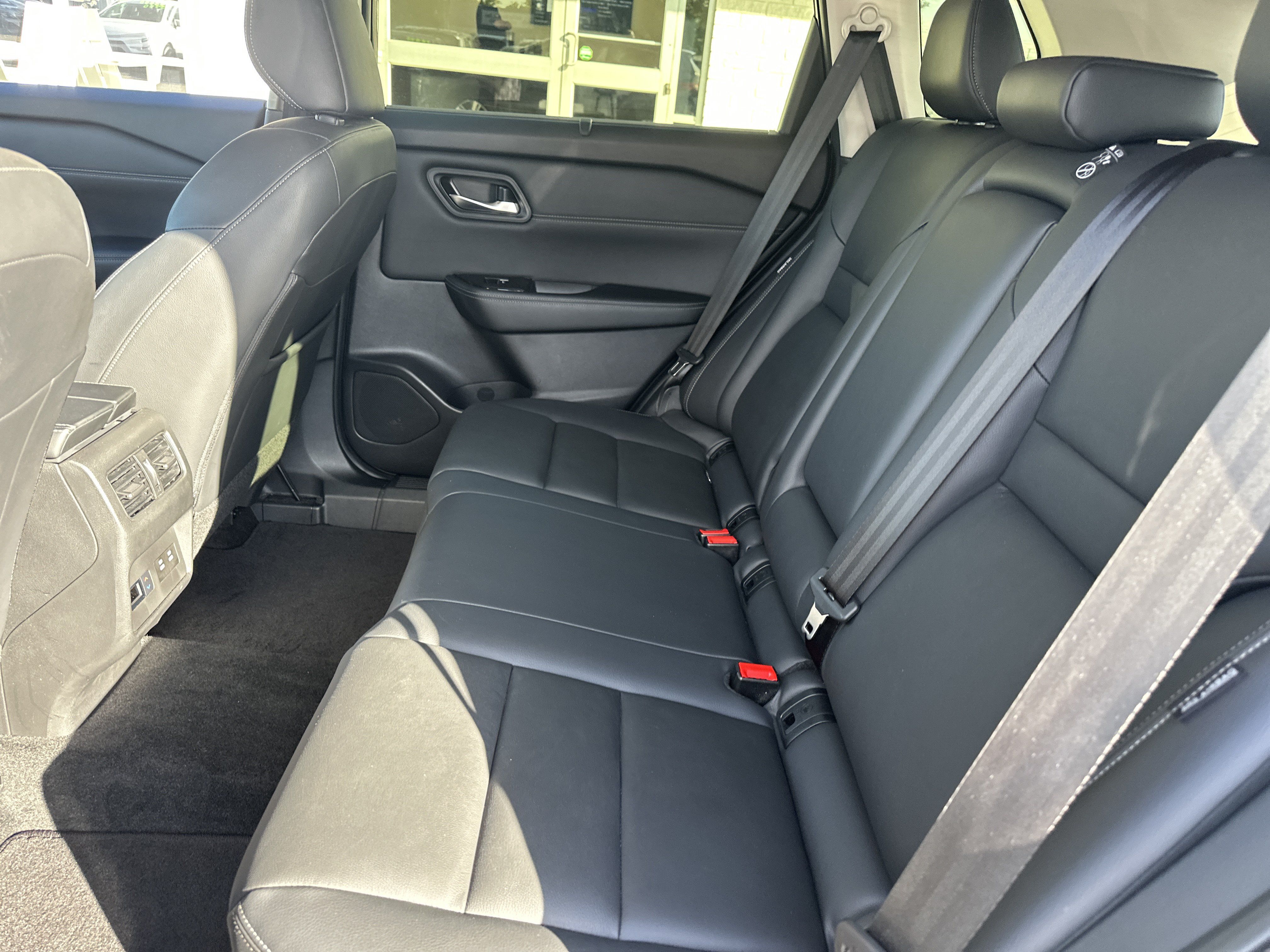 Used 2025 Nissan Rogue SL w/ SL Premium Package FWD image 12