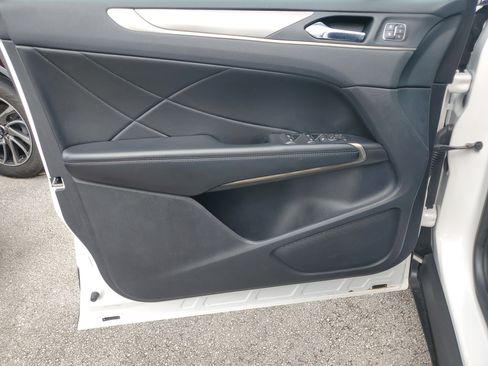 Used 2018 Lincoln MKC Premiere image 16