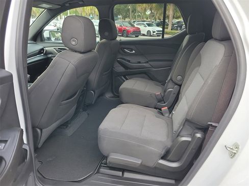 Used 2023 Chevrolet Traverse LT image 11
