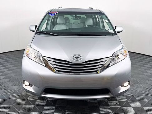 Used 2016 Toyota Sienna XLE FWD image 2