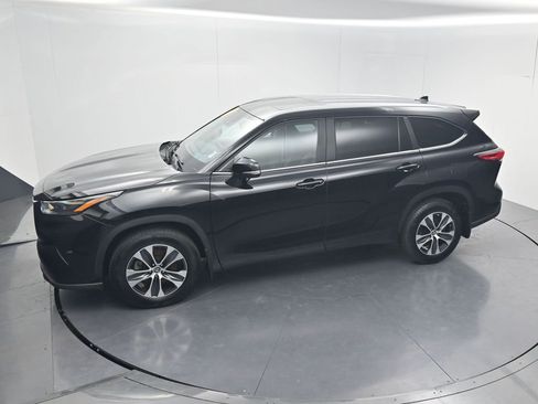 Used 2023 Toyota Highlander XLE AWD/4WD image 49