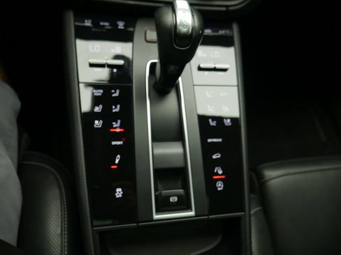 Certified 2023 Porsche Macan S AWD/4WD image 34
