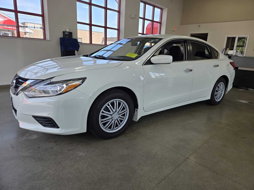 Used 2016 Nissan Altima 2.5 S w/ Power Driver Seat Package FWD image 2