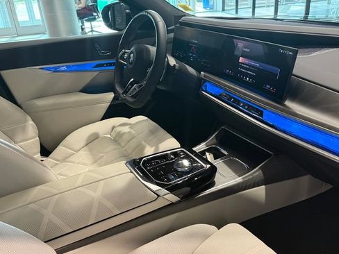 Used 2023 BMW 760i xDrive AWD/4WD image 23
