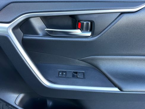 Used 2023 Toyota RAV4 SE image 19