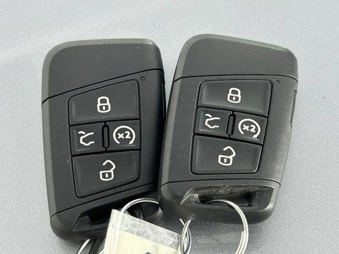 Used 2024 Volkswagen Tiguan SE AWD/4WD image 34