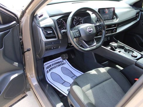Used 2025 Nissan Rogue SV AWD/4WD image 13