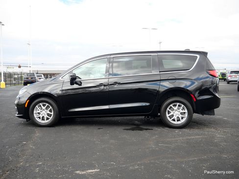 Used 2025 Chrysler Pacifica Select FWD image 23