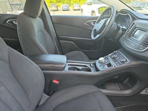 Used 2015 Chrysler 200 Limited image 10