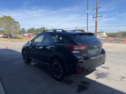 Used 2021 Subaru Crosstrek 2.0i image 4