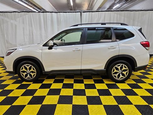 Used 2021 Subaru Forester Premium image 6
