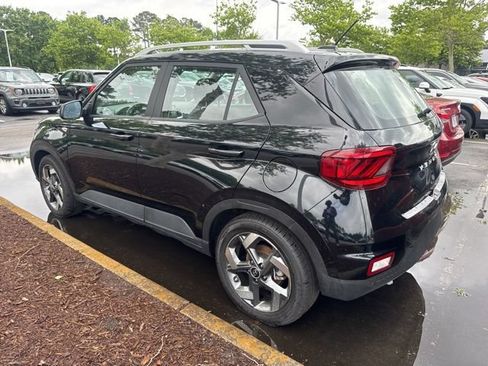 Used 2025 Hyundai Venue SEL FWD image 9
