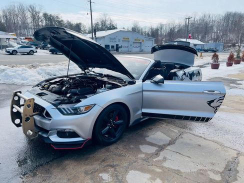 Used 2015 Ford Mustang Convertible w/ Equipment Group 051A image 39