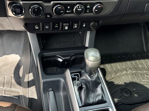 Used 2019 Toyota Tacoma Limited image 24